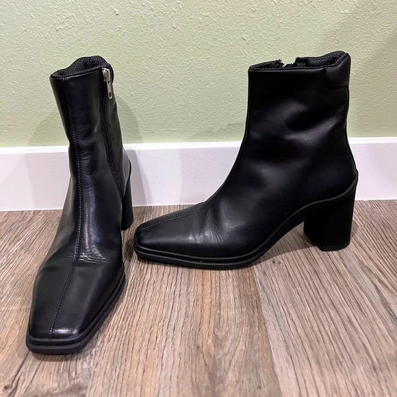 Square toe black boots - Picture 1 of 3